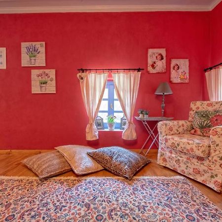 Minodora'S Guesthouse Dikorfo Bagian luar foto