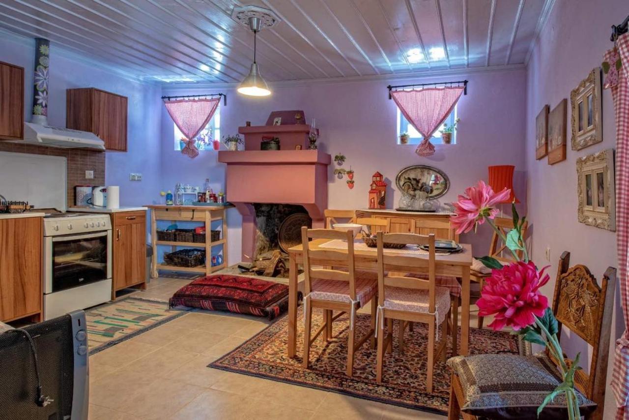 Minodora'S Guesthouse Dikorfo Bagian luar foto